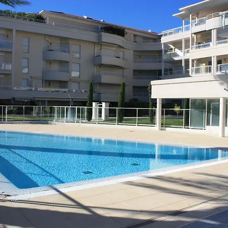 Royal Beach Апартаменты *